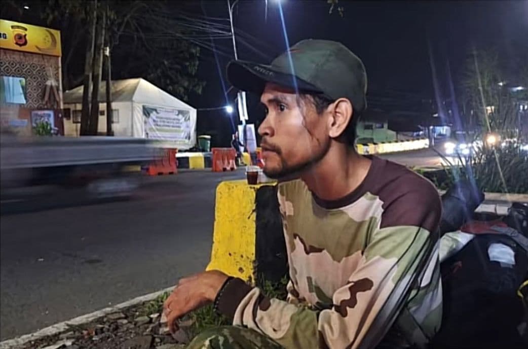 Tak Punya Ongkos, Penjual Cilok Nekat Mudik Jalan Kaki dari Bandung ke Ciamis