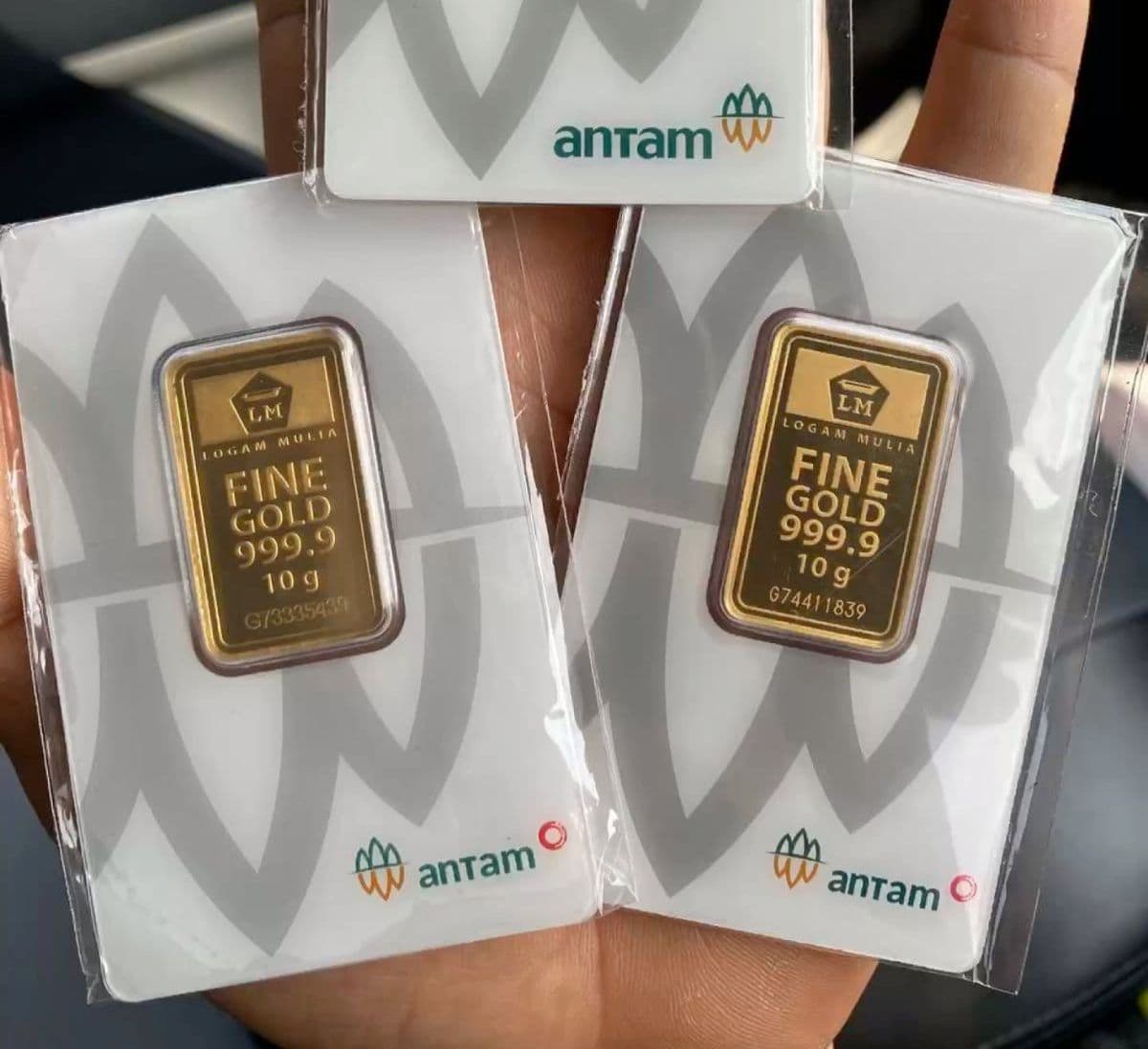  Harga Emas Antam Jatuh Parah Rp65.000 per Gram di Akhir Pekan