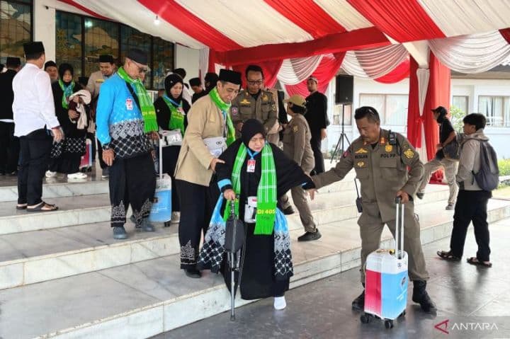 Wakil Bupati Bogor Resmi Lepas 445 Jemaah Haji Perdana, Ada Peserta Berusia 17 Tahun